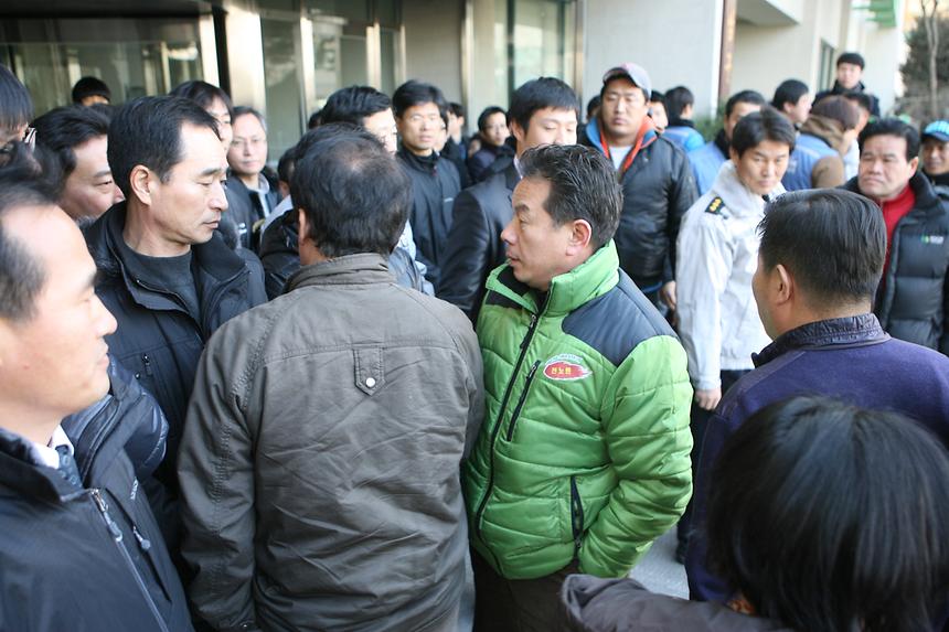 시위 - 1