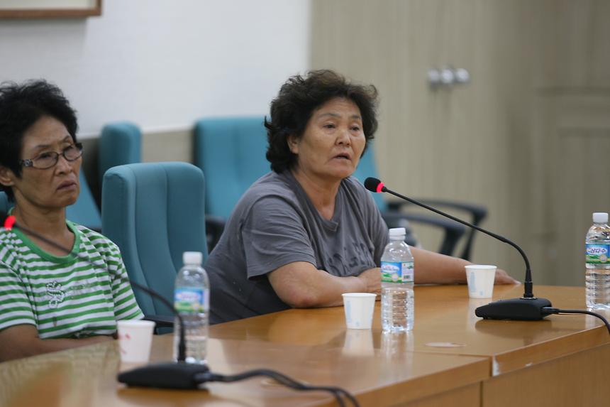 재건마을 주민과 회담 - 5