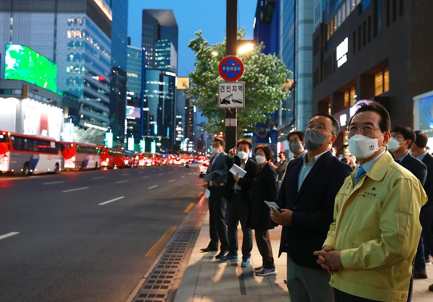 강남역, 미디어 아트쇼 ‘아트 스케이프’  - 3
