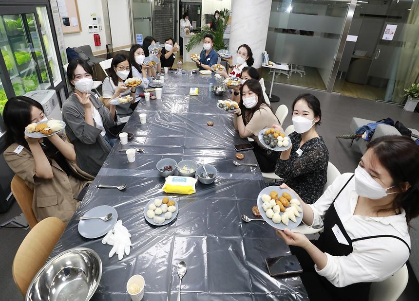 “송편빚기 같이 할 강남 1인 가구 모여라!” - 7