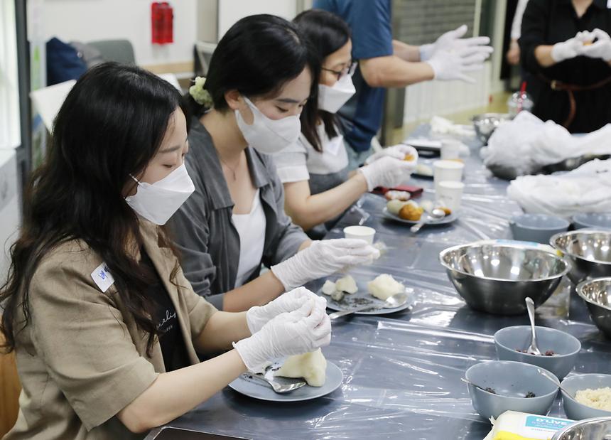 “송편빚기 같이 할 강남 1인 가구 모여라!” - 4