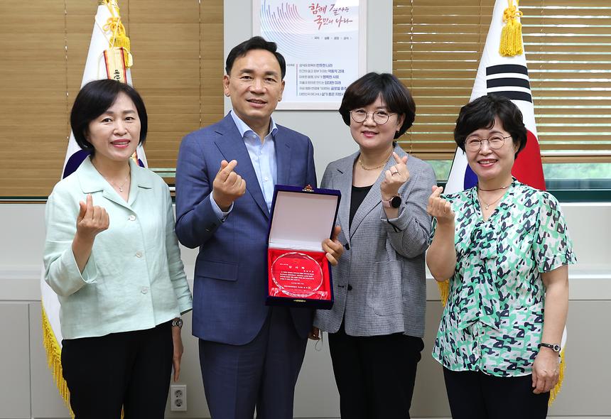 저소득·취약계층 지원...국민건강보험공단 감사패 전달 - 3