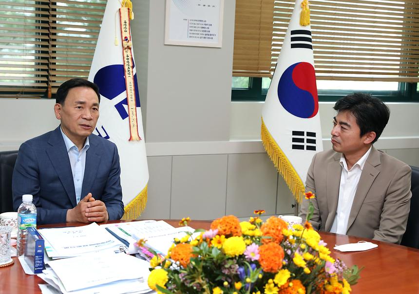 강남구-동해시 수해피해 성금 전달식 - 3