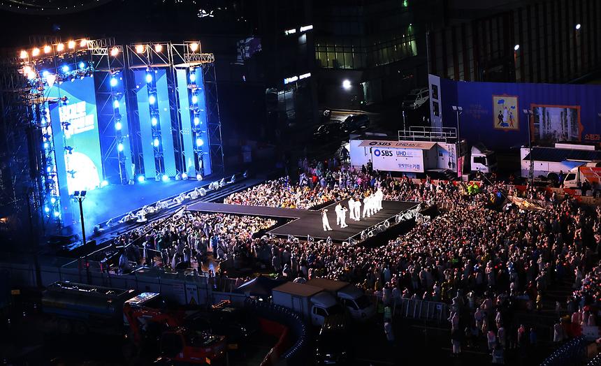 강남페스티벌 ‘영동대로 K-POP 콘서트’ - 1