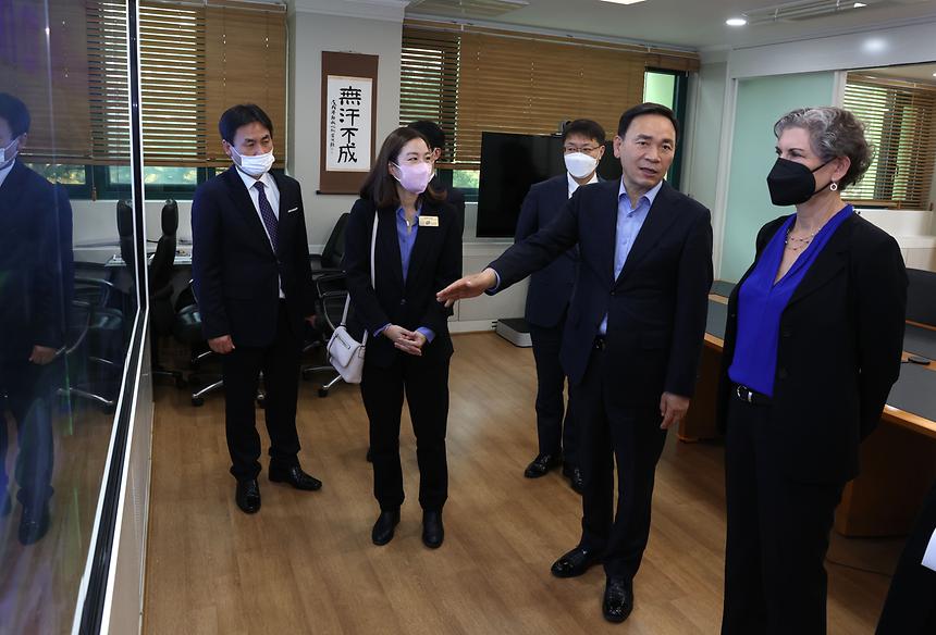 미, 리버사이드 대학 대표단 방문 - 3
