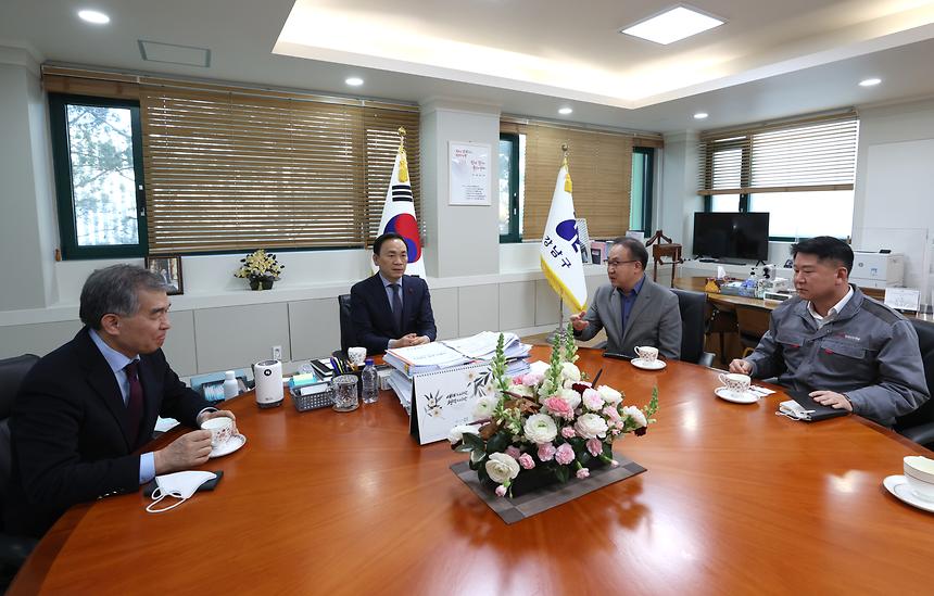 현대산업개발, 구룡마을 이재민 돕기 성금 전달 - 3