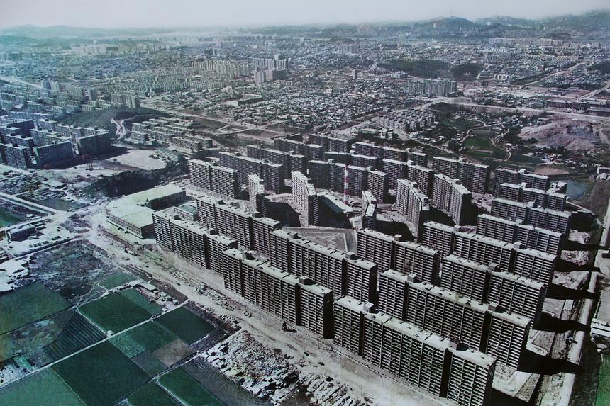 1970년대 대치동 은마아파트 전경 - 1