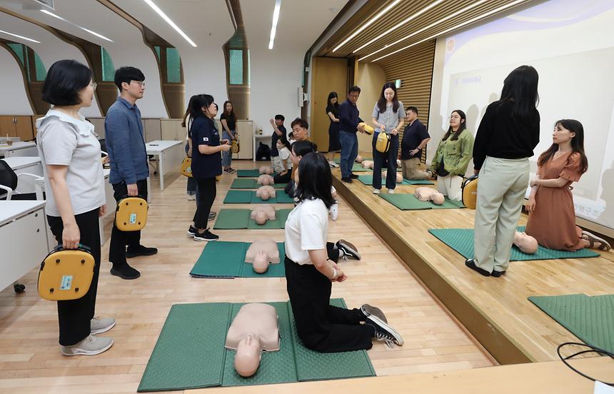 강남구, 전 직원 대상 심폐소생술 교육 - 5