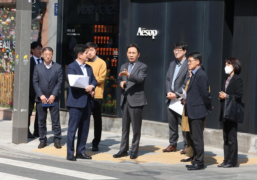 신사동 가로수길 등 현장 방문 - 1