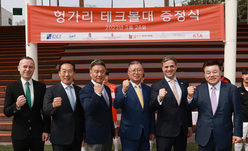 헝가리, 중대부고에 테크볼대 기증 - 5