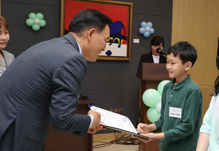 ‘어린이 글짓기·그림그리기 작품공모전’ 시상 - 4