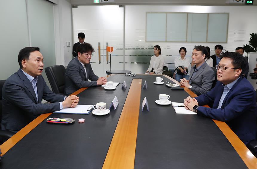 강남구-KT 로봇사업 활성화를 위한 업무협약 - 4