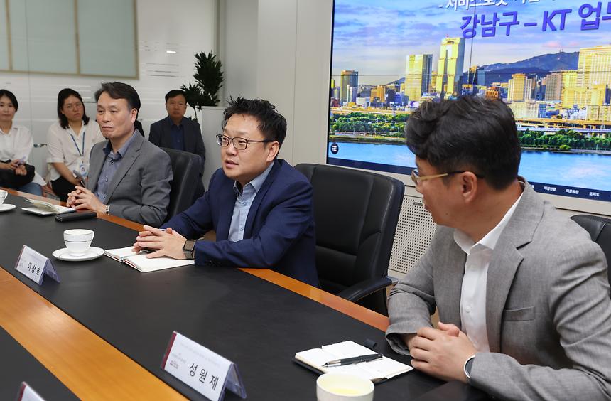 강남구-KT 로봇사업 활성화를 위한 업무협약 - 5