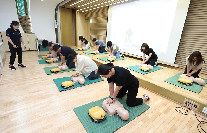 전 직원 대상 심폐소생술 교육 - 5