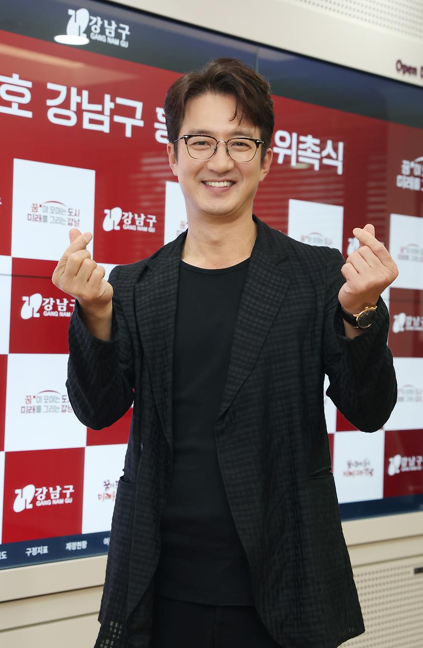 배우 정준호, 강남구 홍보대사 위촉 - 6