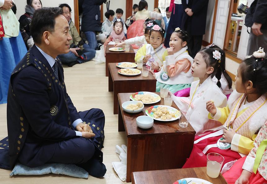 설날 어린이 예절학교...전통놀이 즐기고 세배하고 - 14