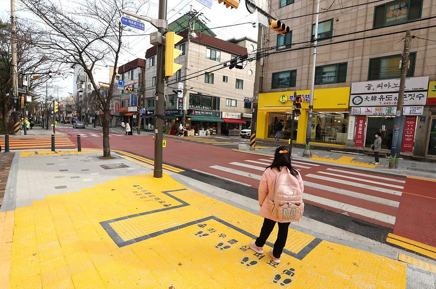 안전한 통학로 만들기...9개교 스쿨존 보도 설치 완료 - 1