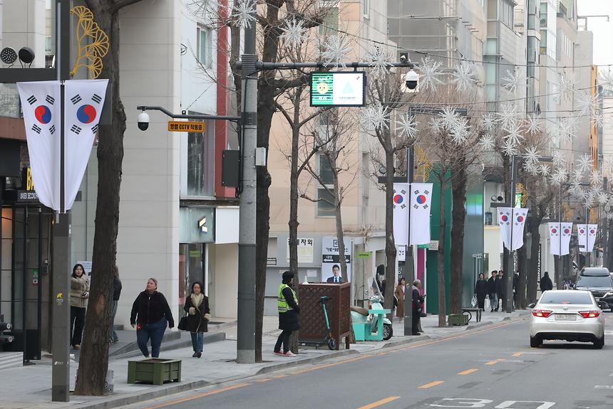 가로수길 태극기 게양 - 1