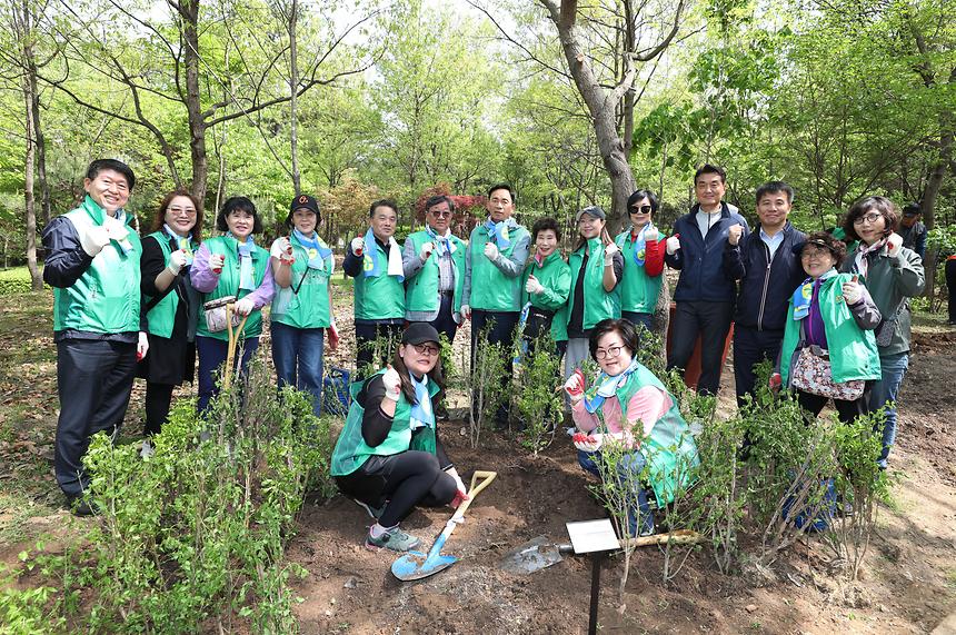 ‘2024년 새마을운동 강남구지회 나무심기’행사 - 12