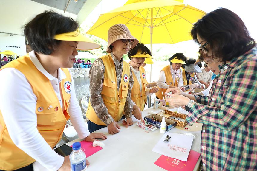‘2024 양재천 돗자리 자원봉사 축제’ - 11