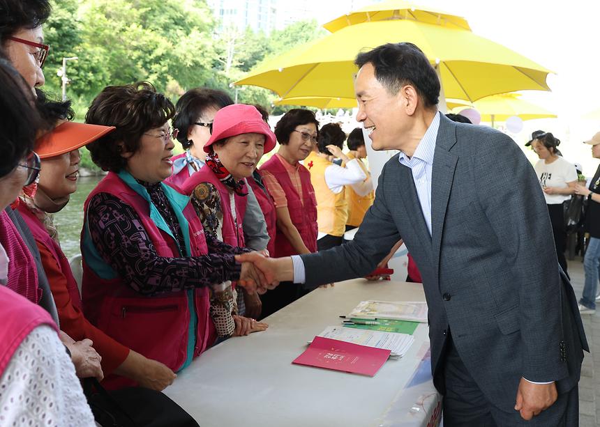 ‘2024 양재천 돗자리 자원봉사 축제’ - 4