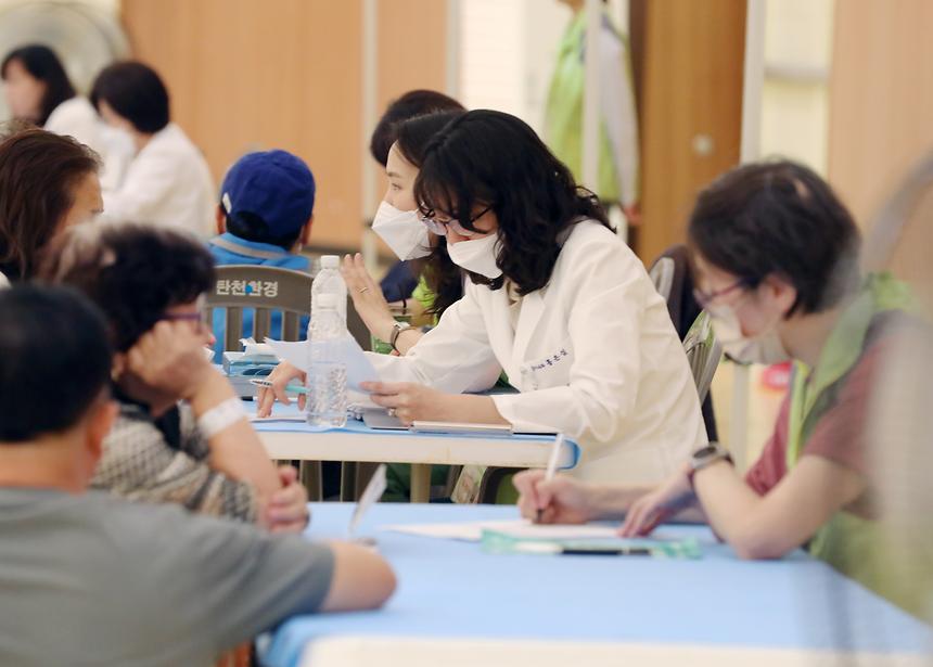 ‘우리 곁에 건강수호천사’ 무료 건강검진 - 1
