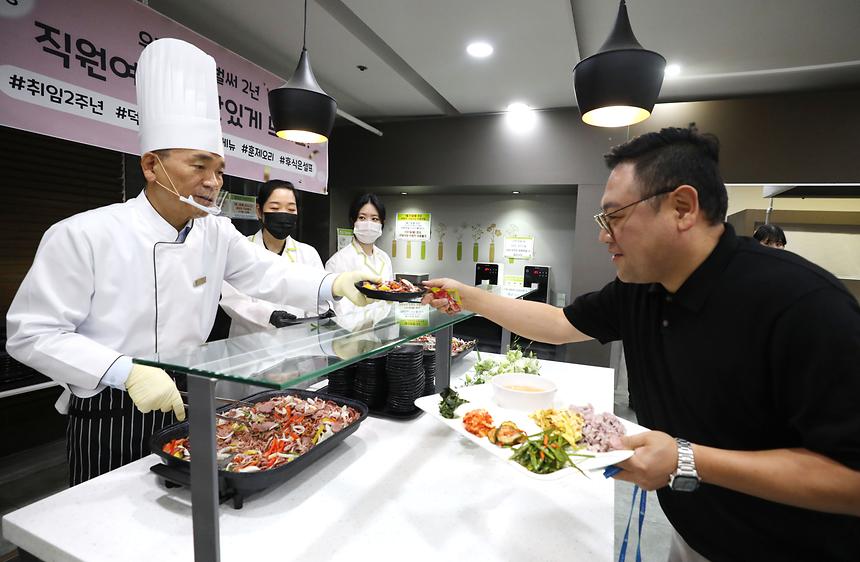 강남구청장 취임 2주년 점심 배식 봉사 - 1