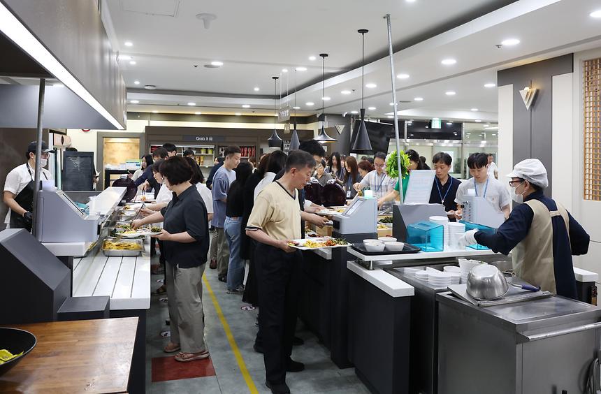 강남구청장 취임 2주년 점심 배식 봉사 - 6