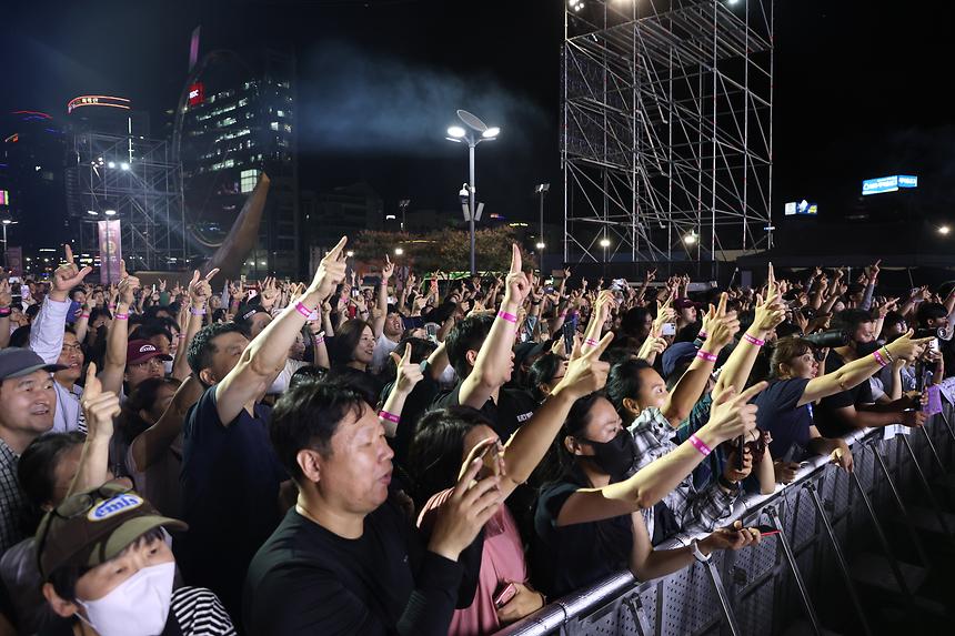 ‘오픈 에어 콘서트’ - 24