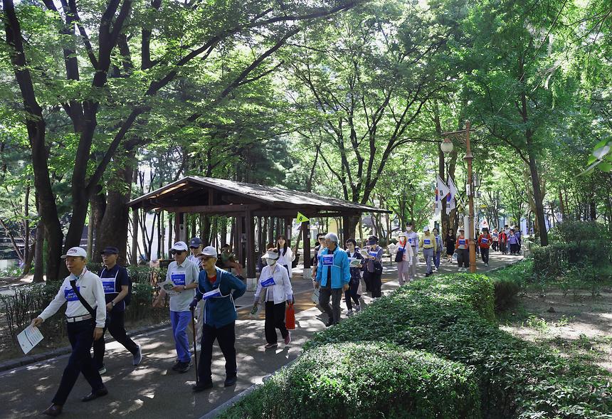 ‘제3회 강남 시니어 기억·돌봄 걷기대회’ - 1