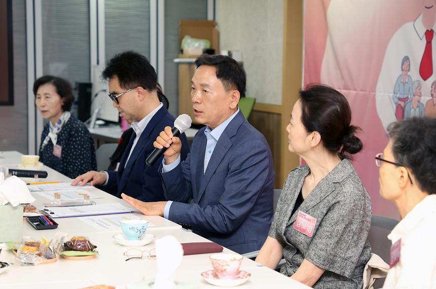 ‘강남구 웰 에이징센터 이용주민과의 만남’ - 8
