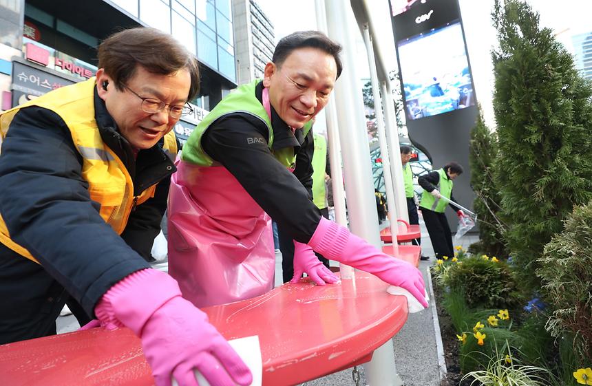 강남대로, 봄맞이 대청소 실시 - 2