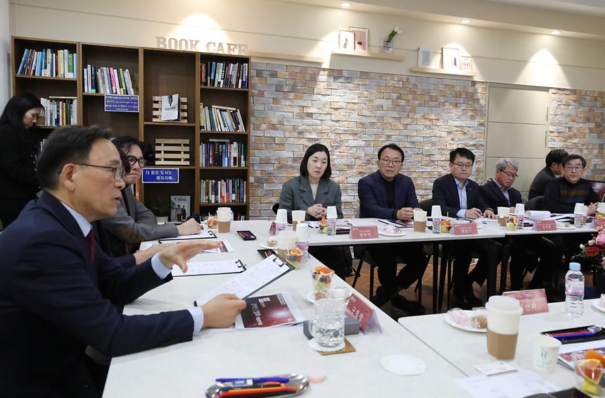 경제전문가들과 경제활성화 간담회 - 3