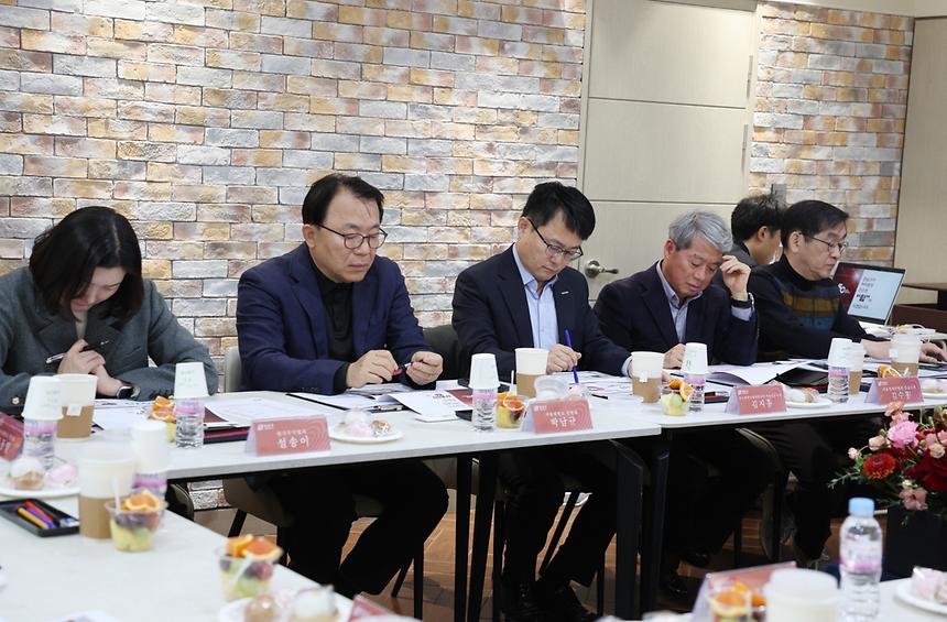 경제전문가들과 경제활성화 간담회 - 2