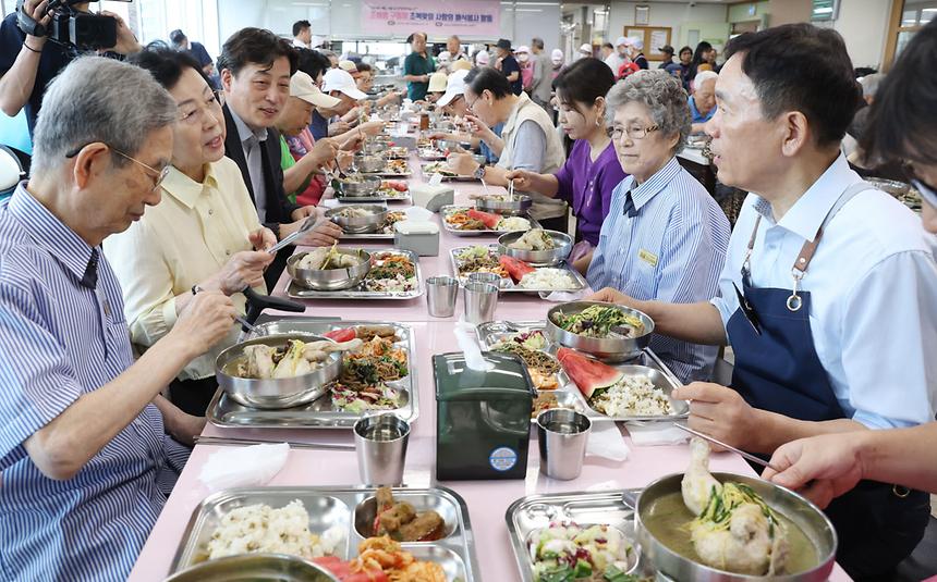 초복맞이 삼계탕 배식봉사 (강남노인종합복지관) - 1
