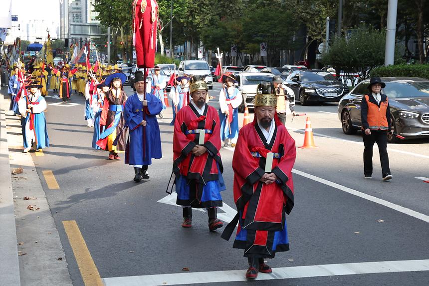 강남 도심 가로지르는 조선시대 어가행렬 - 3