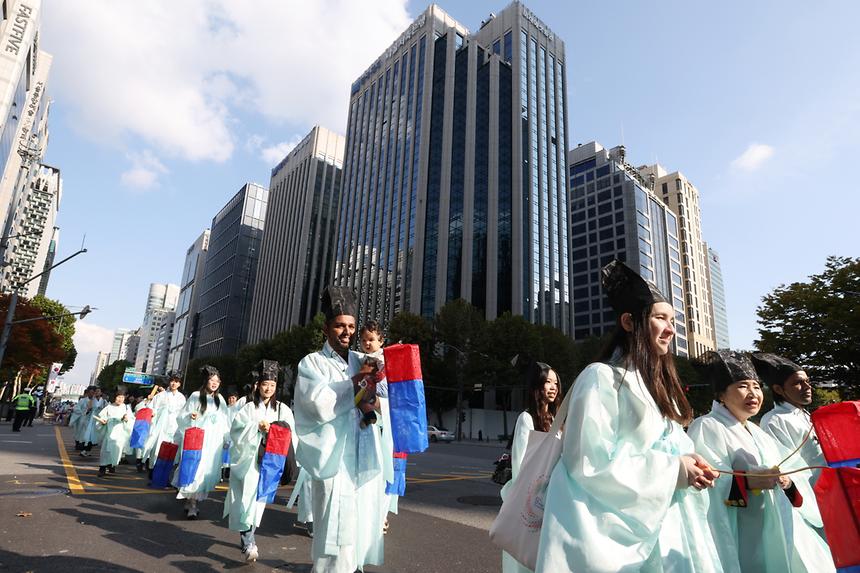 강남 도심 가로지르는 조선시대 어가행렬 - 8