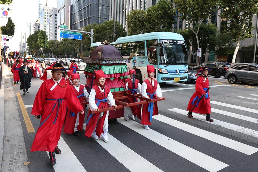 강남 도심 가로지르는 조선시대 어가행렬 - 6