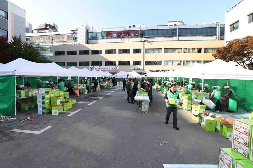 새마을부녀회와 ‘사랑의 김장담그기’ - 12