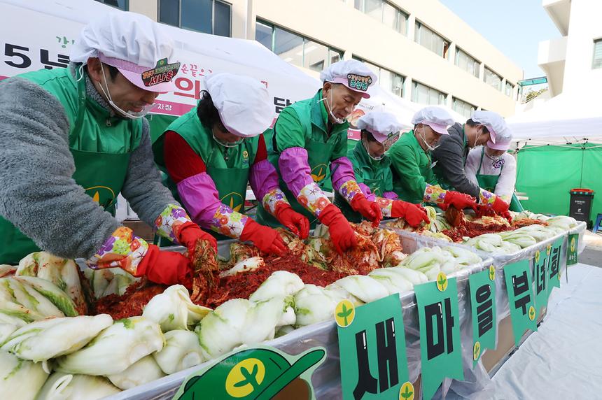 새마을부녀회와 ‘사랑의 김장담그기’ - 9