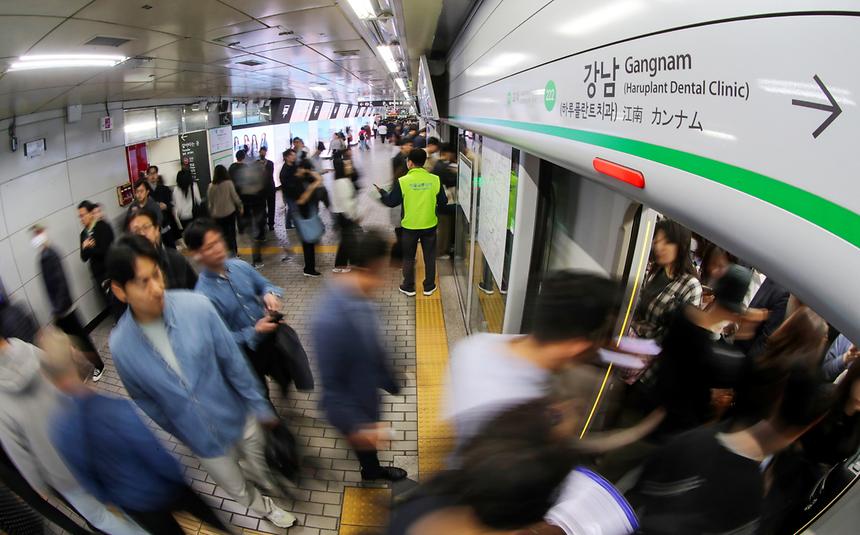 강남역 인파 - 1