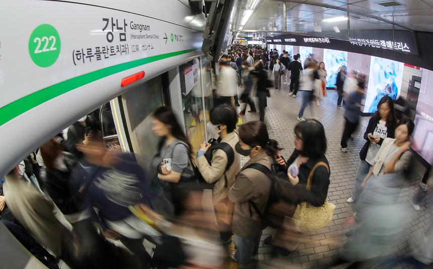 강남역 인파 - 2