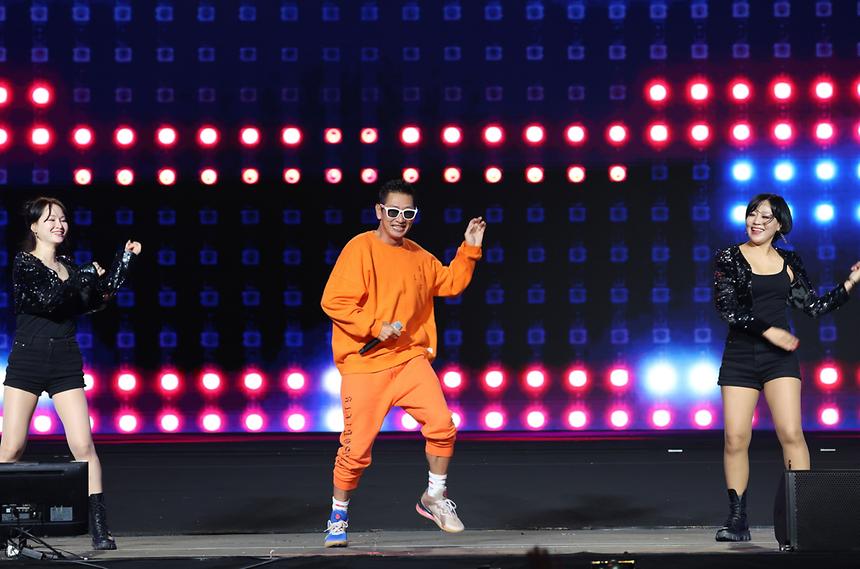 전 세대가 함께한 ‘HEY 강남 패밀리콘서트’ - 3