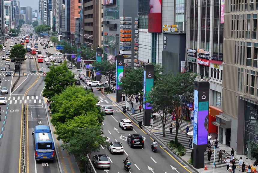 강남역 미디어폴 - 1