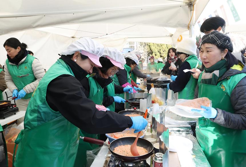 북적북적 ‘2026 설맞이 직거래장터’  - 5