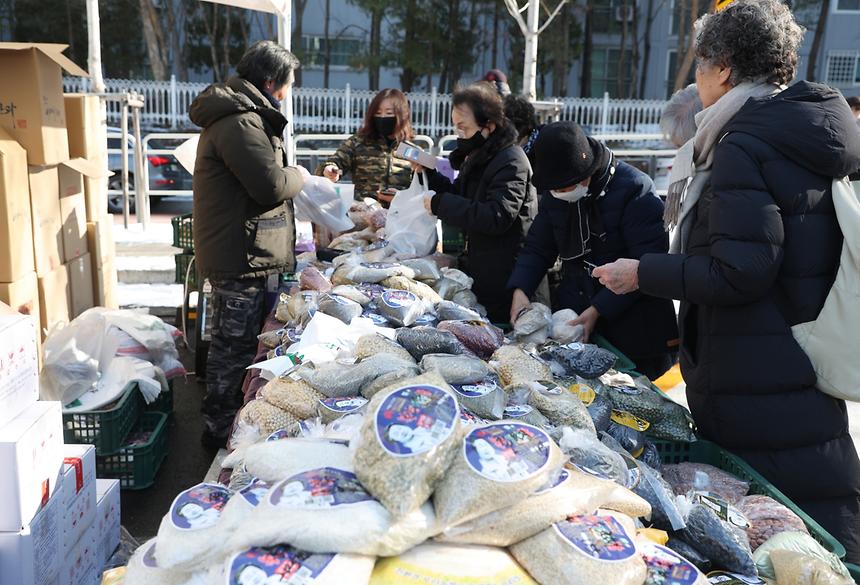 북적북적 ‘2026 설맞이 직거래장터’  - 2