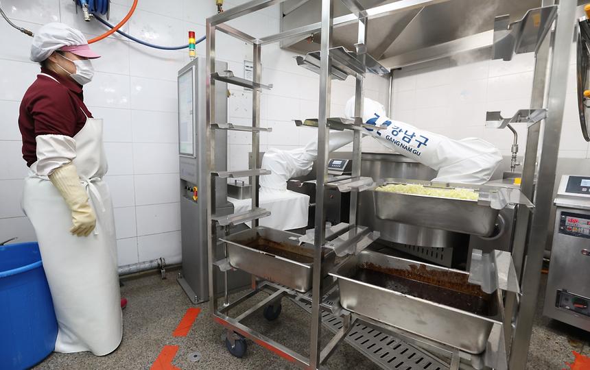 급식 조리로봇...조리종사자 작업환경 개선 효과 - 5