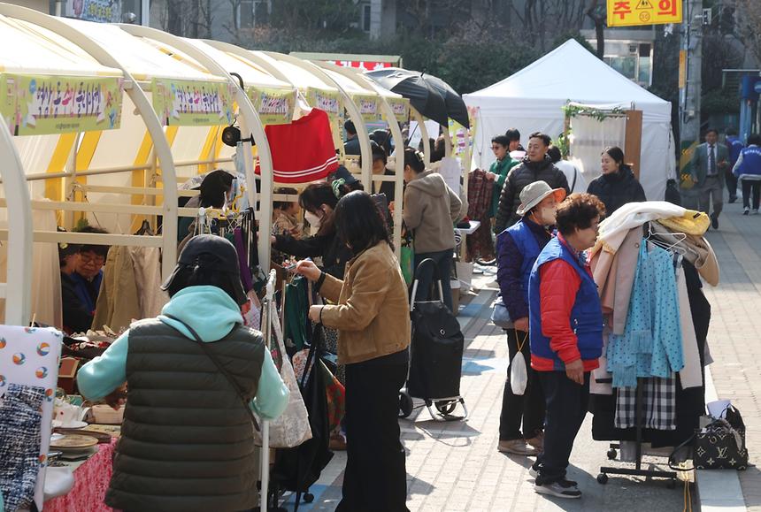 역삼 2동 ‘주민과 함께하는 플리마켓’ 개최 - 6
