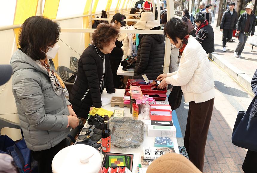 역삼 2동 ‘주민과 함께하는 플리마켓’ 개최 - 12