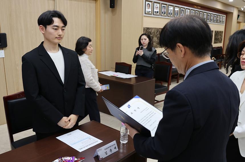 구립도서관 운영 공로자 표창장 수여 - 4